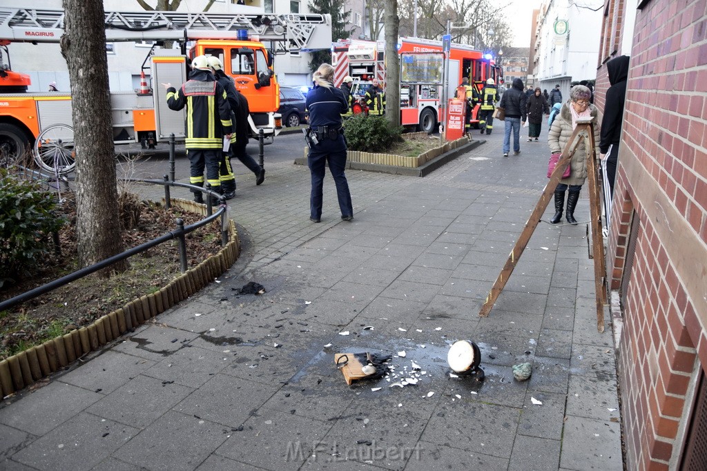 Feuer 1 Koeln Vingst Hesshofplatz P16.JPG - Miklos Laubert